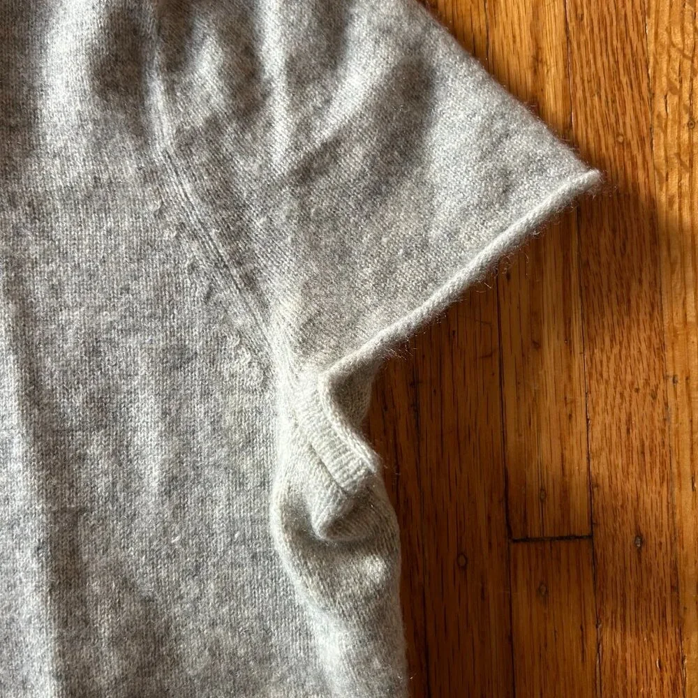 Vintage Banana Republic Italian Cashmere short sleeved sweater - Picture 4 of 6